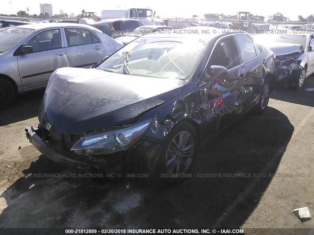 4T1BF1FK8HU373115 - 2017 TOYOTA CAMRY LE/XLE/SE/XSE მუქი ლურჯი ფოტო 2