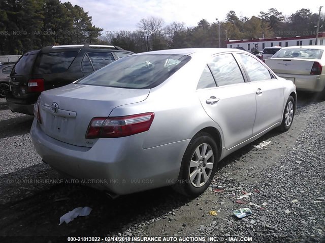 4T1BK46K28U069694 - 2008 TOYOTA CAMRY LE/XLE/SE SILVER photo 4