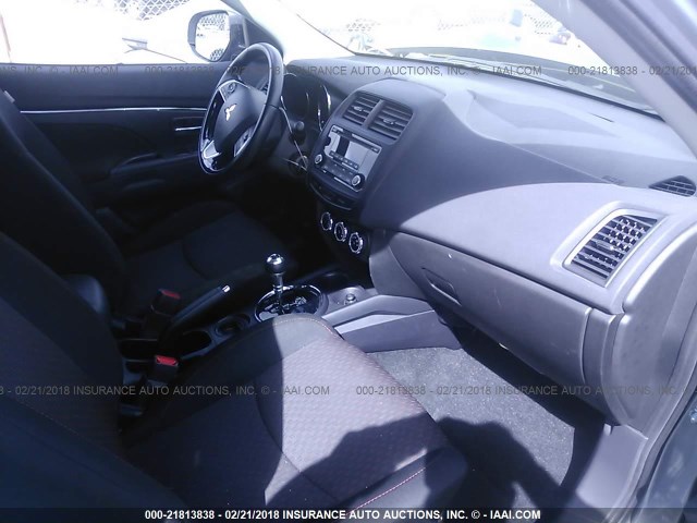 JA4AP3AU5HZ007305 - 2017 MITSUBISHI OUTLANDER SPORT ES/SE GRAY photo 5
