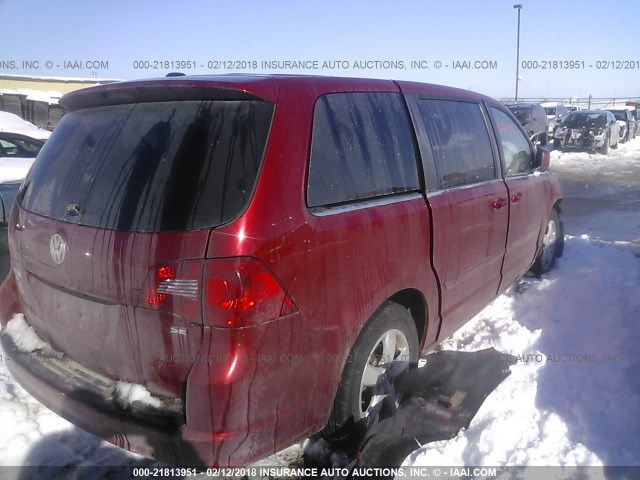 2V4RW3D19AR186662 - 2010 VOLKSWAGEN ROUTAN SE RED photo 4