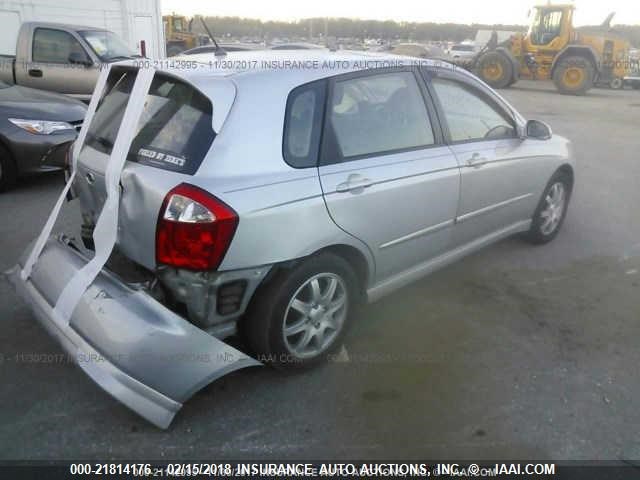 KNAFE161065210771 - 2006 KIA SPECTRA5 SILVER photo 4