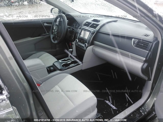 4T4BF1FK6DR325712 - 2013 TOYOTA CAMRY L/SE/LE/XLE 金色 照片 5