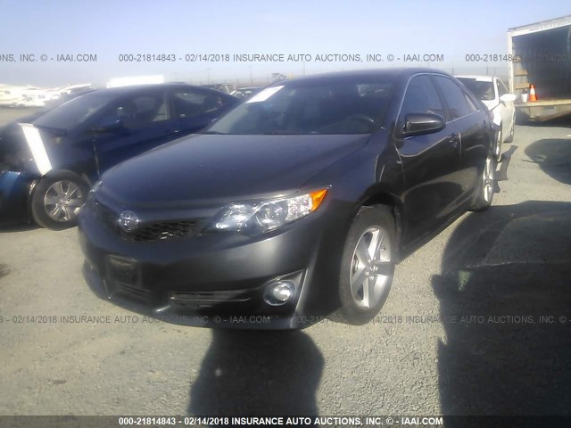 4T1BF1FK2EU368178 - 2014 TOYOTA CAMRY L/SE/LE/XLE 灰色 照片 2