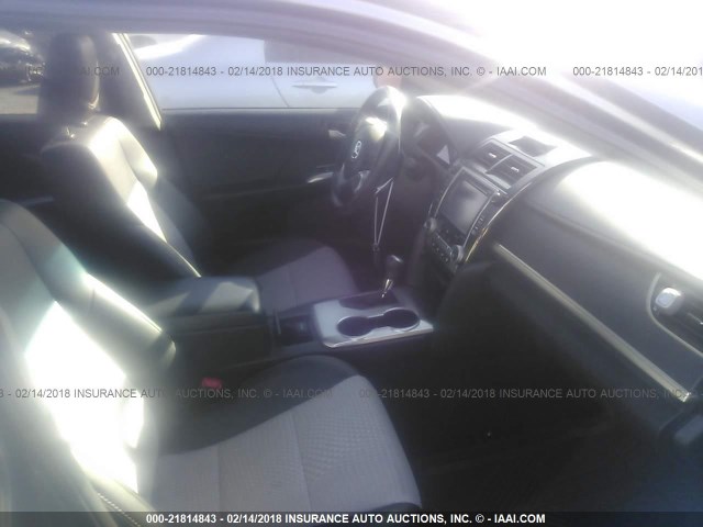 4T1BF1FK2EU368178 - 2014 TOYOTA CAMRY L/SE/LE/XLE 灰色 照片 5