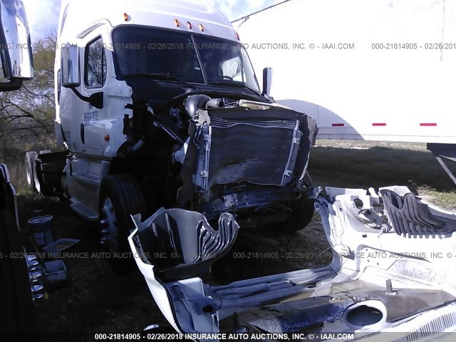 3AKJGLD58FSFK4835 - 2015 FREIGHTLINER CASCADIA 125  WHITE photo 1