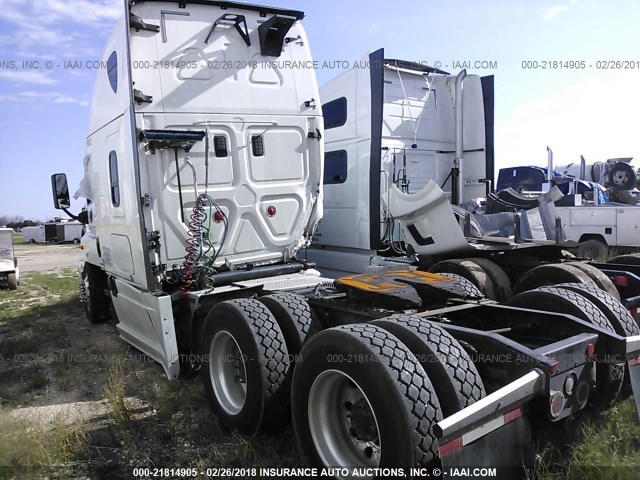 3AKJGLD58FSFK4835 - 2015 FREIGHTLINER CASCADIA 125  WHITE photo 3