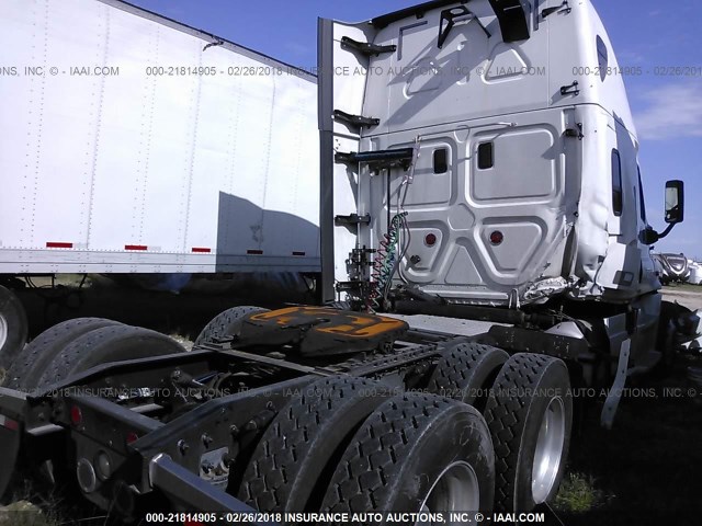 3AKJGLD58FSFK4835 - 2015 FREIGHTLINER CASCADIA 125  WHITE photo 4