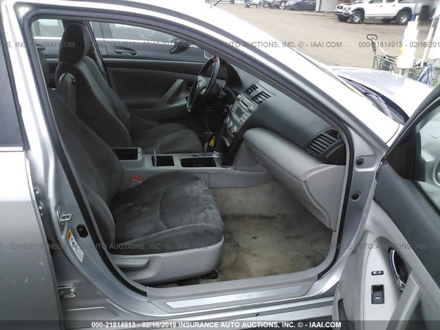 4T1BF3EK9AU052882 - 2010 TOYOTA CAMRY SE/LE/XLE 银色 照片 5
