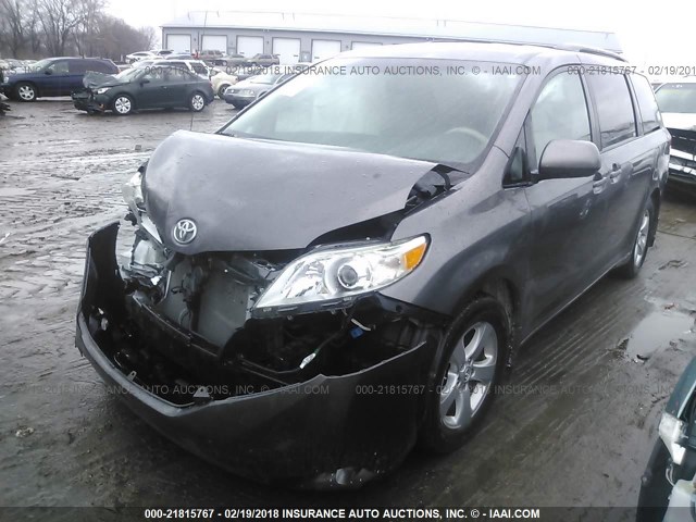 5TDKK3DC8DS300834 - 2013 TOYOTA SIENNA LE GRAY photo 2