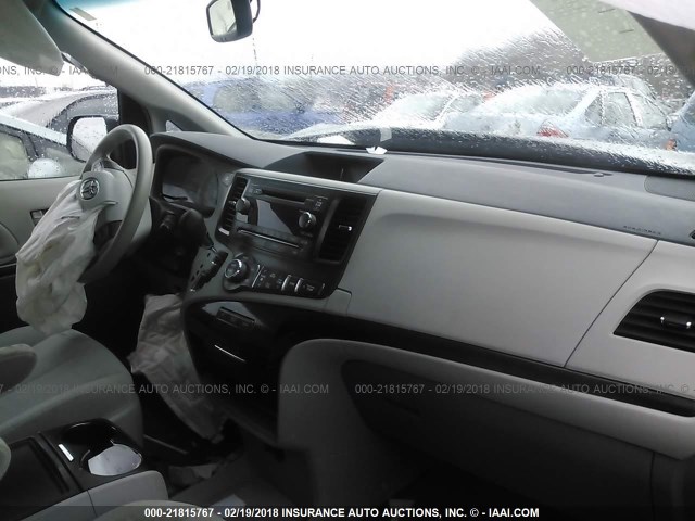 5TDKK3DC8DS300834 - 2013 TOYOTA SIENNA LE GRAY photo 5