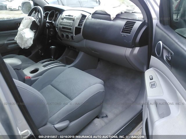 3TMLU4EN9AM054604 - 2010 TOYOTA TACOMA DOUBLE CAB ვერცხლისფერი ფოტო 5