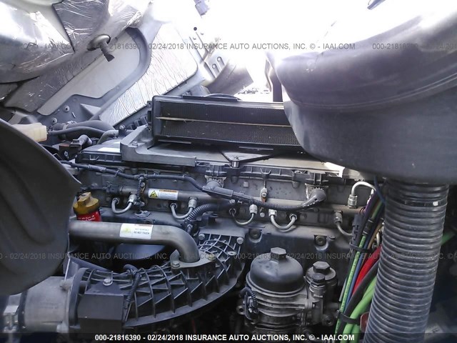 1FUJGLDR1HLHD5176 - 2017 FREIGHTLINER CASCADIA 125  WHITE photo 9