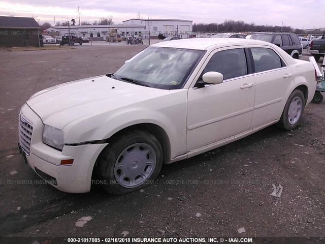 2C3JA53G85H654064 - 2005 CHRYSLER 300 TOURING WHITE photo 2