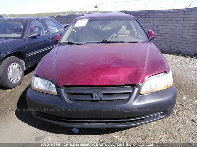 1HGCG668X2A126082 - 2002 HONDA ACCORD EX/SE RED photo 6