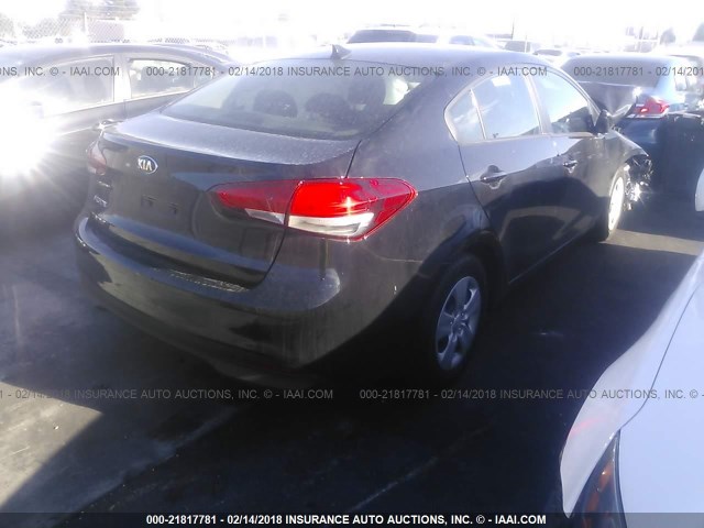 3KPFK4A75HE092863 - 2017 KIA FORTE LX BLACK photo 4