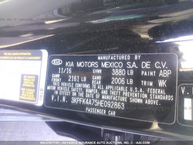 3KPFK4A75HE092863 - 2017 KIA FORTE LX BLACK photo 9