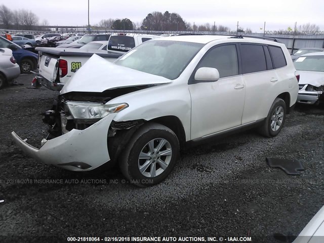 5TDZA3EH3CS029594 - 2012 TOYOTA HIGHLANDER SE WHITE photo 2