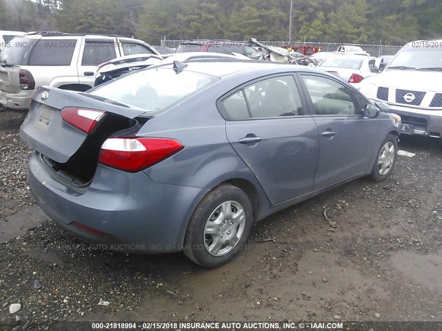 KNAFK4A67G5565886 - 2016 KIA FORTE LX BLUE photo 4