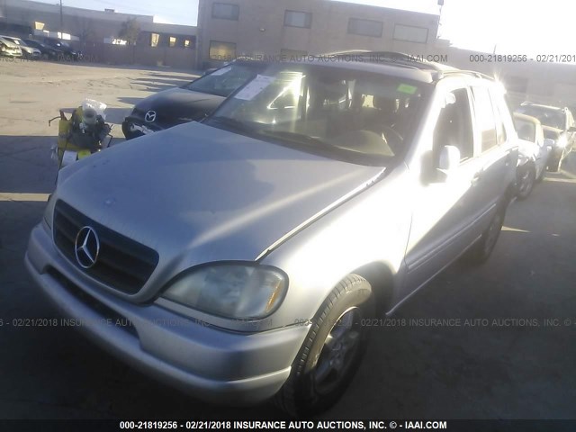 4JGAB54E11A255426 - 2001 MERCEDES-BENZ ML 320 SILVER photo 2