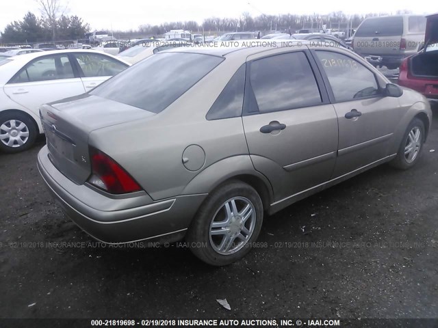 1FAFP34374W174524 - 2004 FORD FOCUS SE COMFORT/SE SPORT GOLD photo 4