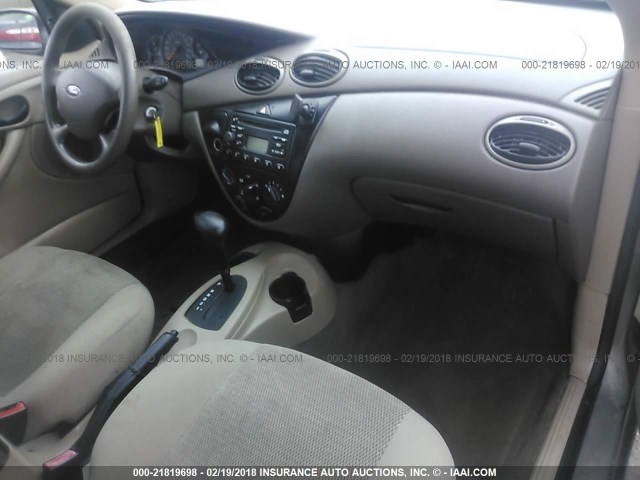 1FAFP34374W174524 - 2004 FORD FOCUS SE COMFORT/SE SPORT GOLD photo 5