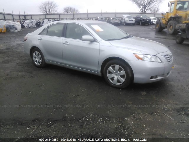 4T1BE46KX7U653363 - 2007 TOYOTA CAMRY NEW GENERAT CE/LE/XLE/SE SILVER photo 1