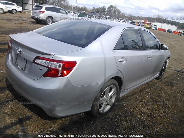 4T1BF1FK7EU374963 - 2014 TOYOTA CAMRY L/SE/LE/XLE SILVER photo 4