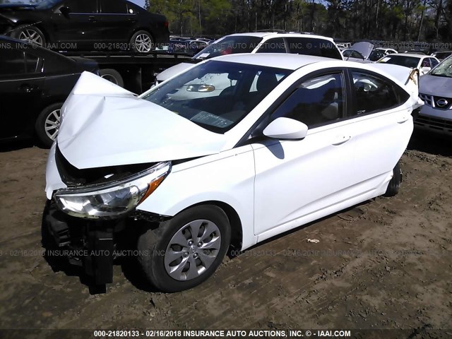 KMHCT4AE7GU079736 - 2016 HYUNDAI ACCENT SE WHITE photo 2