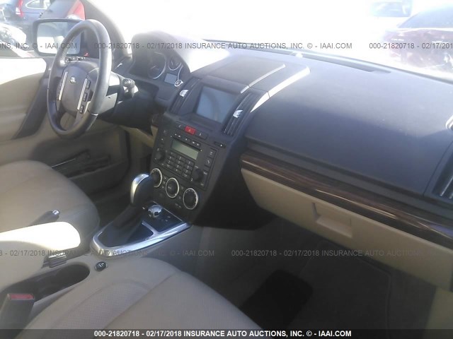 SALFT24N99H123905 - 2009 LAND ROVER LR2 HSE TECHNOLOGY WHITE photo 5