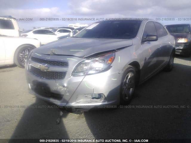 1G11B5SA1DF356129 - 2013 CHEVROLET MALIBU LS ვერცხლისფერი ფოტო 2