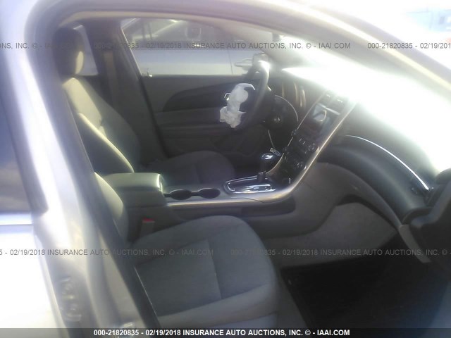 1G11B5SA1DF356129 - 2013 CHEVROLET MALIBU LS ვერცხლისფერი ფოტო 5