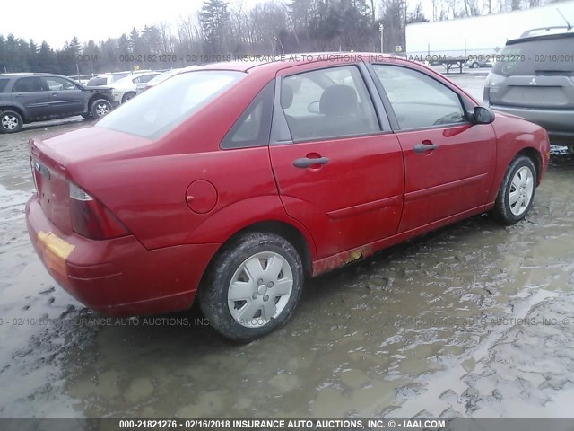 1FAFP34NX7W336068 - 2007 FORD FOCUS ZX4/S/SE/SES RED photo 4