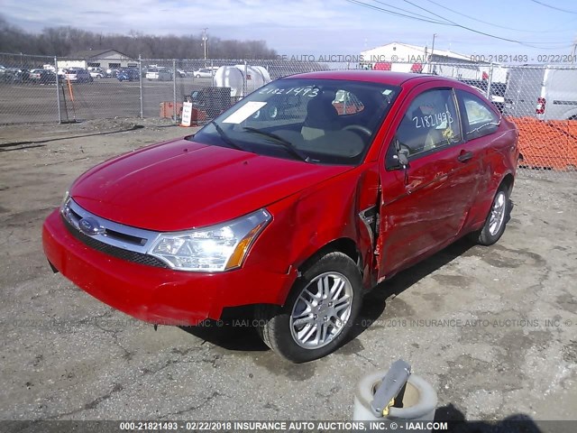 1FAHP33NX8W226522 - 2008 FORD FOCUS SE/SEL/SES RED photo 2