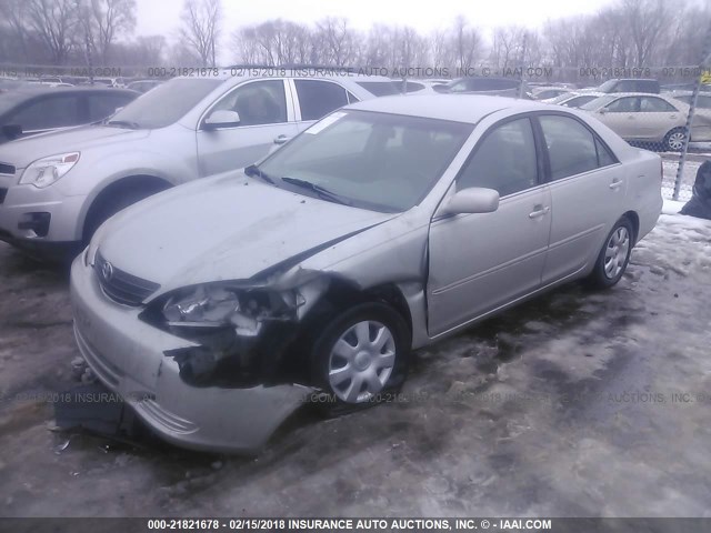 4T1BE32K34U295972 - 2004 TOYOTA CAMRY LE/XLE/SE ვერცხლისფერი ფოტო 2