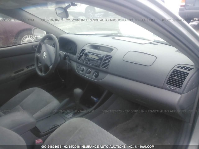 4T1BE32K34U295972 - 2004 TOYOTA CAMRY LE/XLE/SE SILVER photo 5