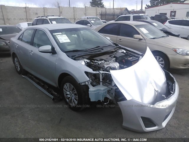 4T4BF1FK6ER414343 - 2014 TOYOTA CAMRY L/SE/LE/XLE ვერცხლისფერი ფოტო 1