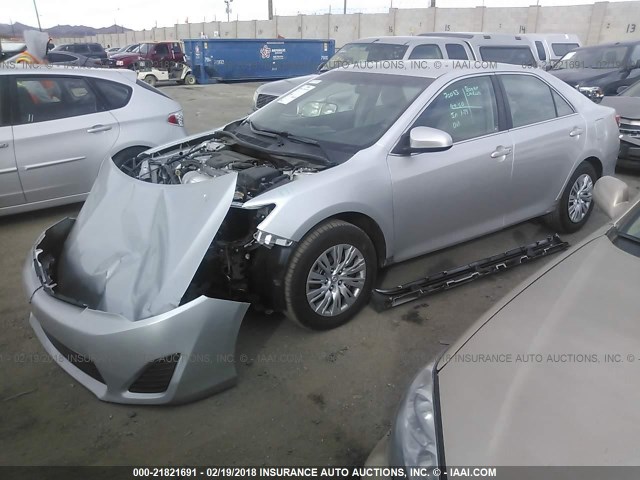 4T4BF1FK6ER414343 - 2014 TOYOTA CAMRY L/SE/LE/XLE SILVER photo 2