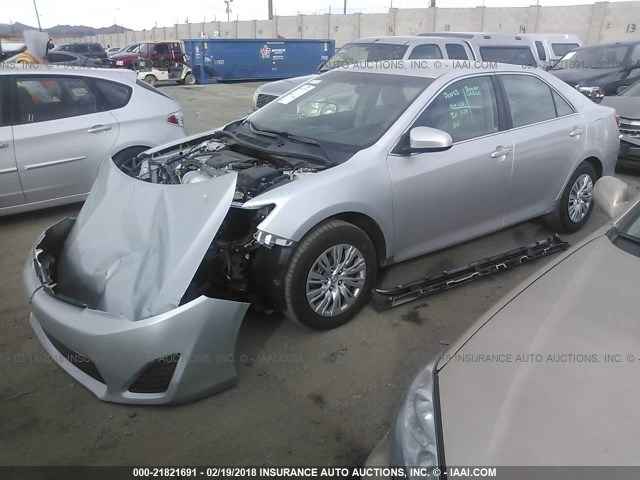 4T4BF1FK6ER414343 - 2014 TOYOTA CAMRY L/SE/LE/XLE ვერცხლისფერი ფოტო 2