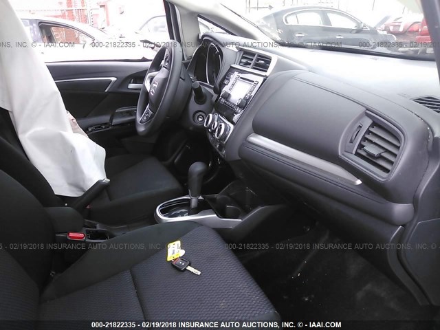 3HGGK5H49JM720149 - 2018 HONDA FIT LX WHITE photo 5