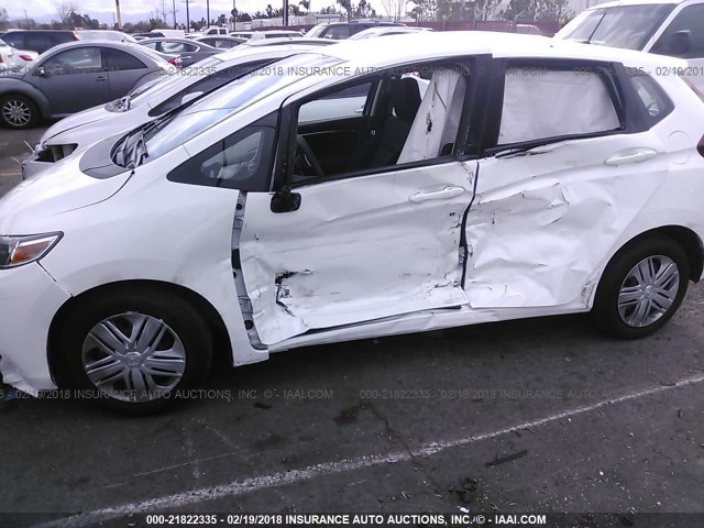 3HGGK5H49JM720149 - 2018 HONDA FIT LX WHITE photo 6