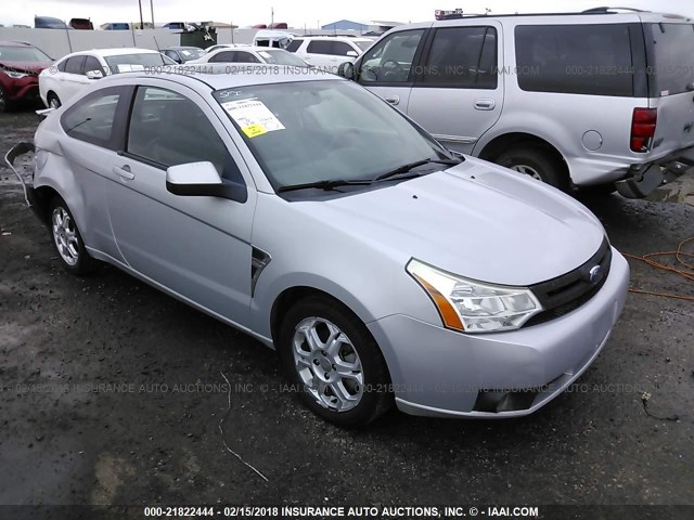 1FAHP33N38W148777 - 2008 FORD FOCUS SE/SEL/SES SILVER photo 1