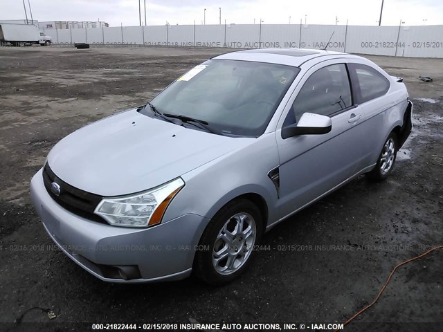 1FAHP33N38W148777 - 2008 FORD FOCUS SE/SEL/SES SILVER photo 2