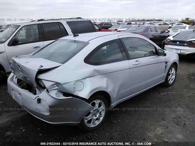 1FAHP33N38W148777 - 2008 FORD FOCUS SE/SEL/SES SILVER photo 4