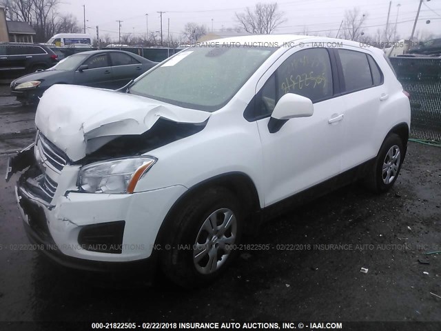 KL7CJKSB0GB636031 - 2016 CHEVROLET TRAX LS WHITE photo 2