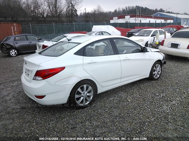 KMHCU4AE1DU302510 - 2013 HYUNDAI ACCENT GLS/SE WHITE photo 4