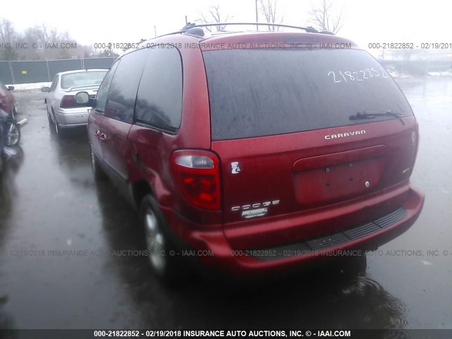 1D4GP45R65B137791 - 2005 DODGE CARAVAN SXT RED photo 3