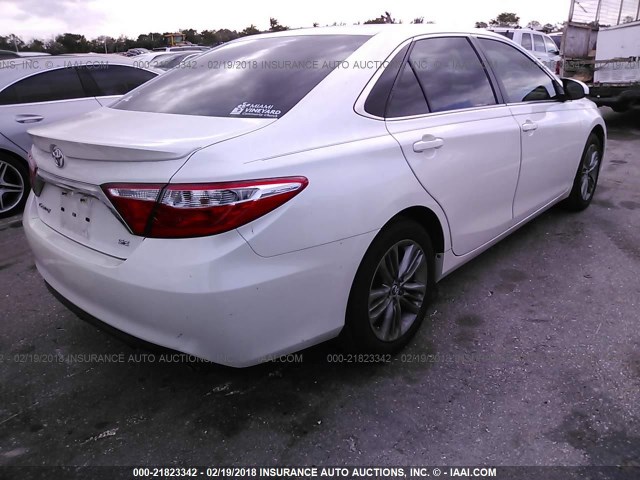 4T1BF1FK1GU159405 - 2016 TOYOTA CAMRY LE/XLE/SE/XSE Blanc photo 4