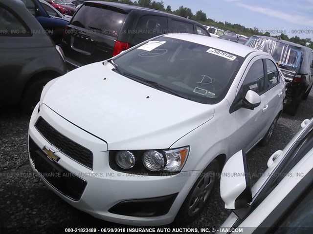 1G1JA5SG4F4175029 - 2015 CHEVROLET SONIC LS WHITE photo 2