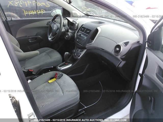 1G1JA5SG4F4175029 - 2015 CHEVROLET SONIC LS WHITE photo 5