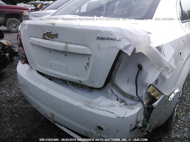1G1JA5SG4F4175029 - 2015 CHEVROLET SONIC LS WHITE photo 6